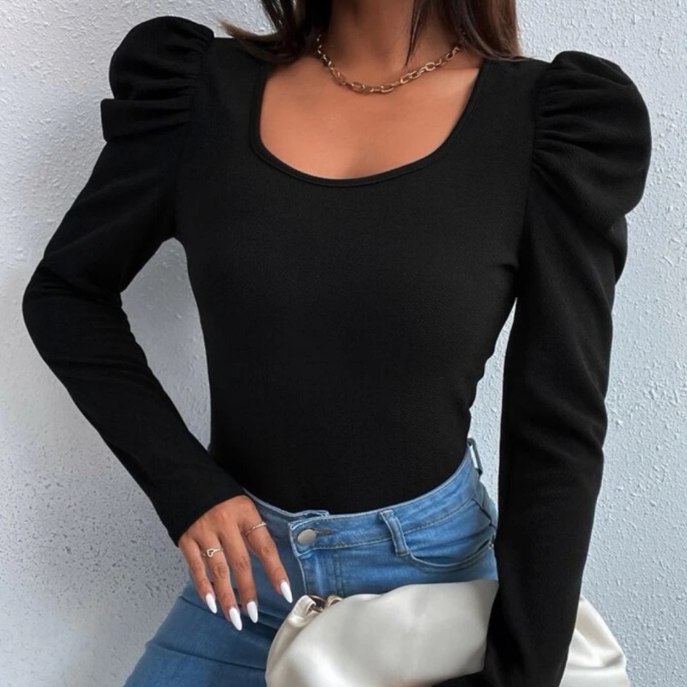 Black puff sleeve top,